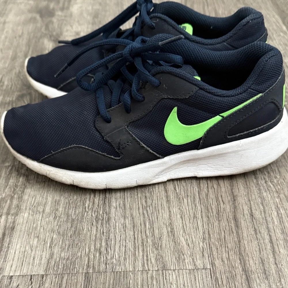 Nike Kids' Navy and Neon Green Sneakers
